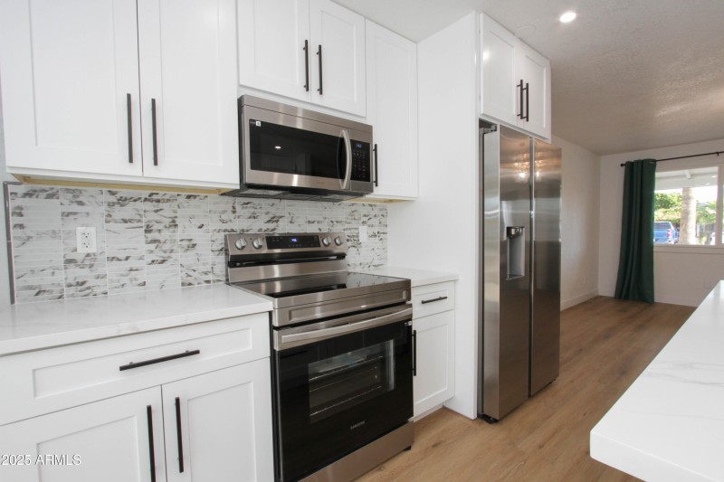 2132 W Poinsettia Dr-11