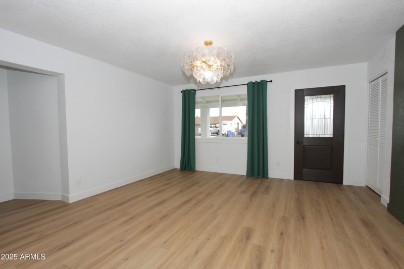 2132 W Poinsettia Dr-13