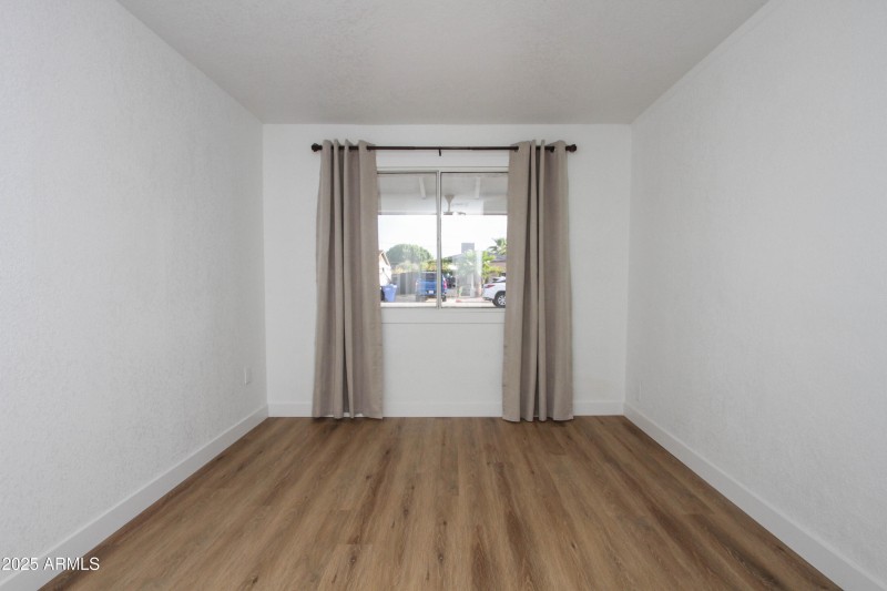 2132 W Poinsettia Dr-17