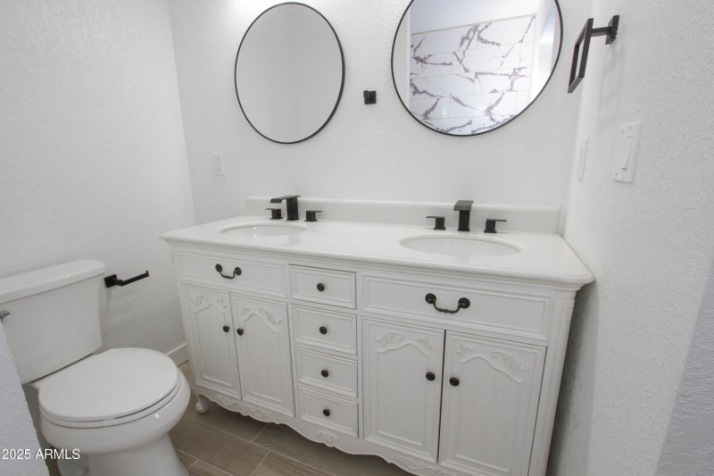 2132 W Poinsettia Dr-18