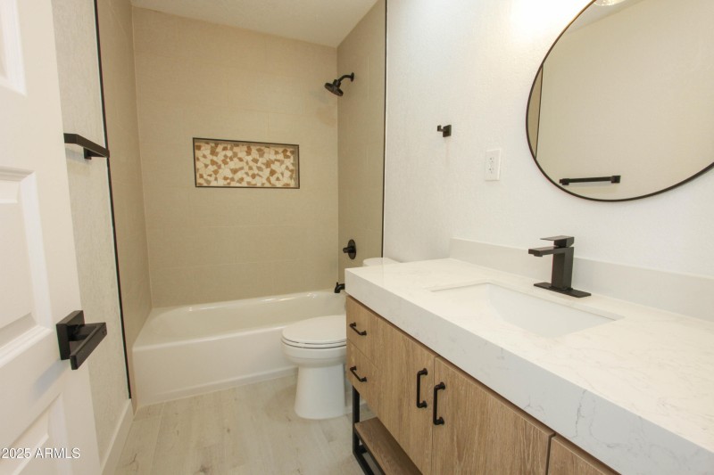 2132 W Poinsettia Dr-21