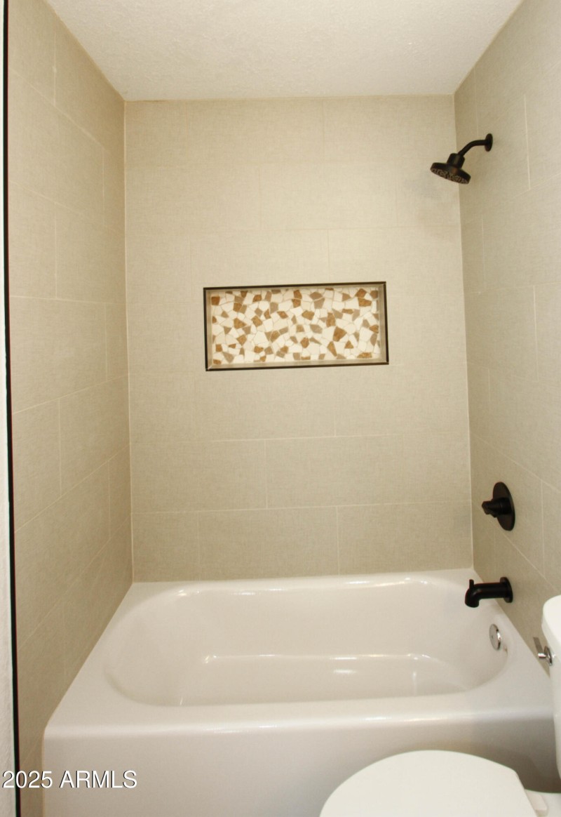 2132 W Poinsettia Dr-22