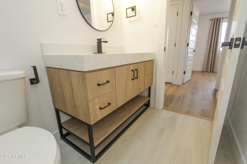 2132 W Poinsettia Dr-23