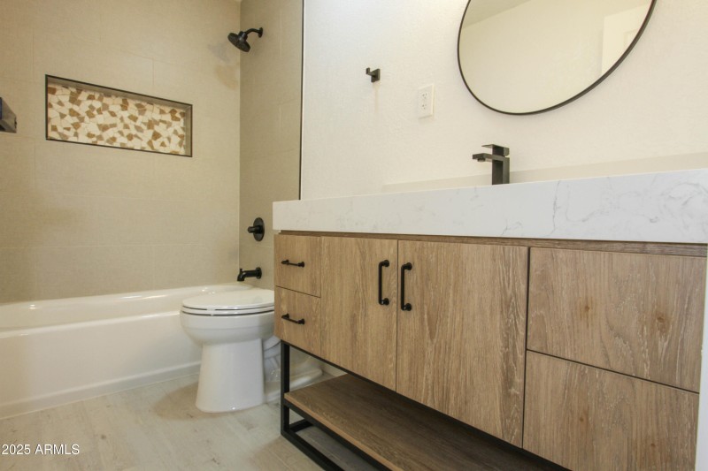 2132 W Poinsettia Dr-24