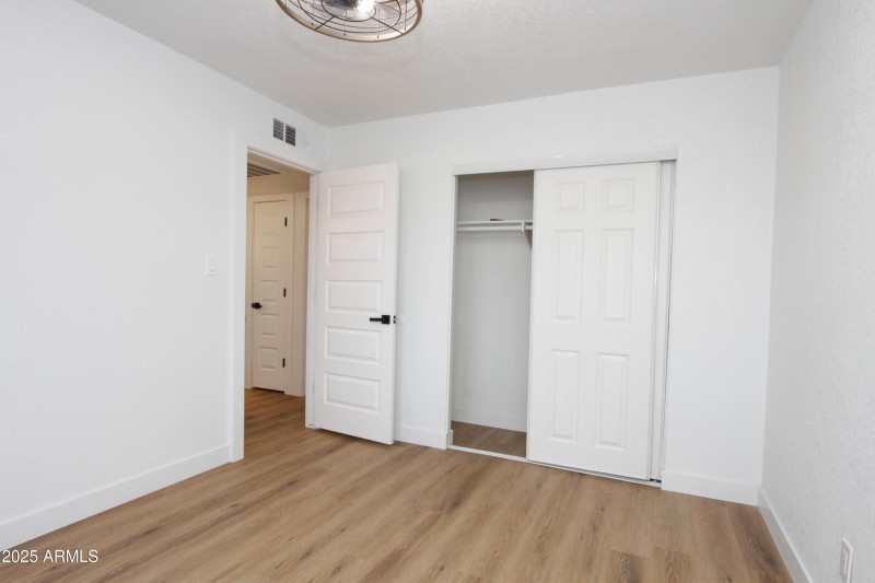 2132 W Poinsettia Dr-27