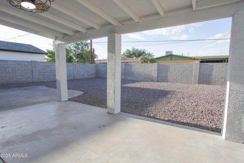 2132 W Poinsettia Dr-37