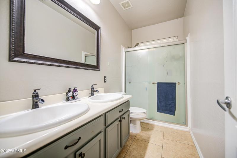 Bathroom 2-pic 2