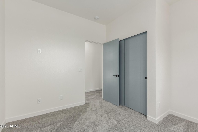 3rd Bdrm w/ Desk Nook