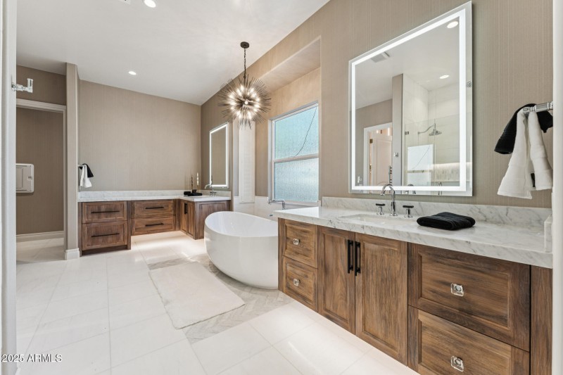 036-primary-bathroom