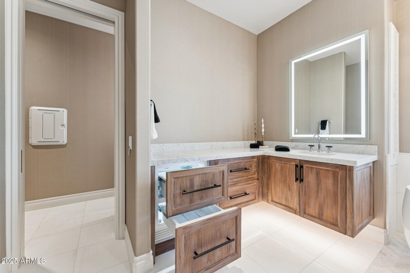 040-primary-bathroom