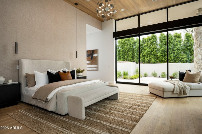 6535 N 40th Place-35