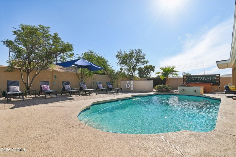 39-web-or-mls-E Altadena Ave-039