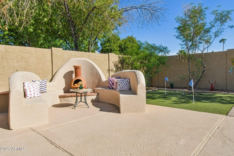 Firepit + putting green