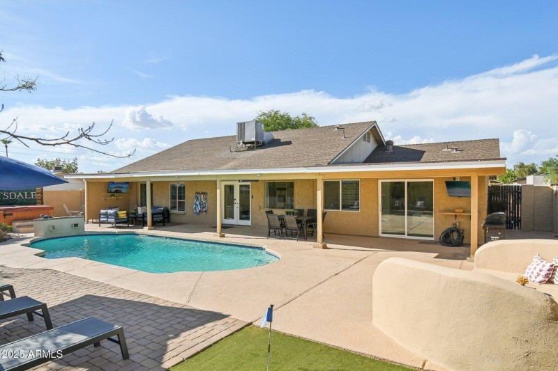 43-web-or-mls-E Altadena Ave-043