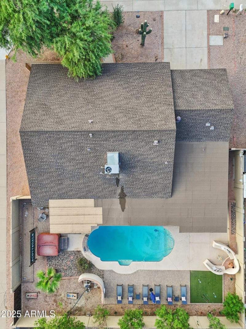 56-web-or-mls-E Altadena Ave-056