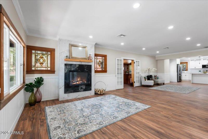 06-Entry to Great Room