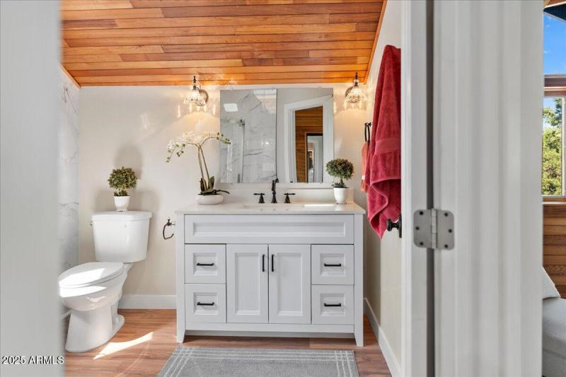 31-Upper Level Bathroom