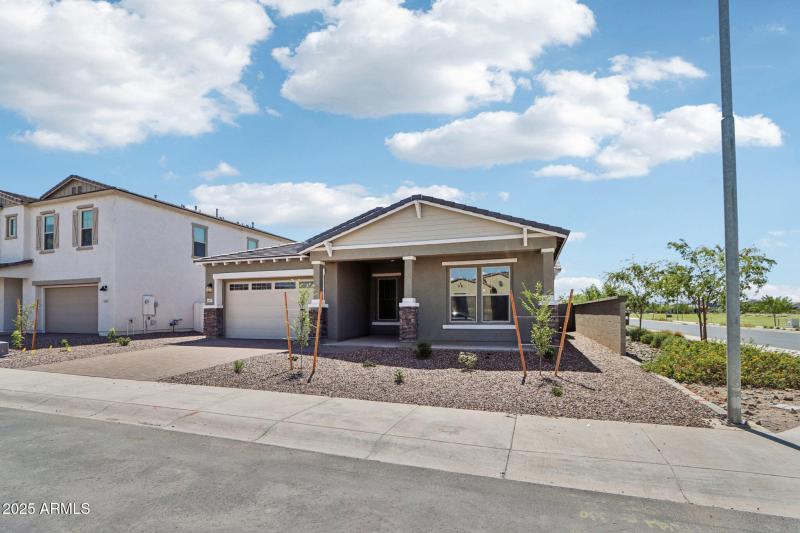 5-web-or-mls-E Utah Ave-S0909-005