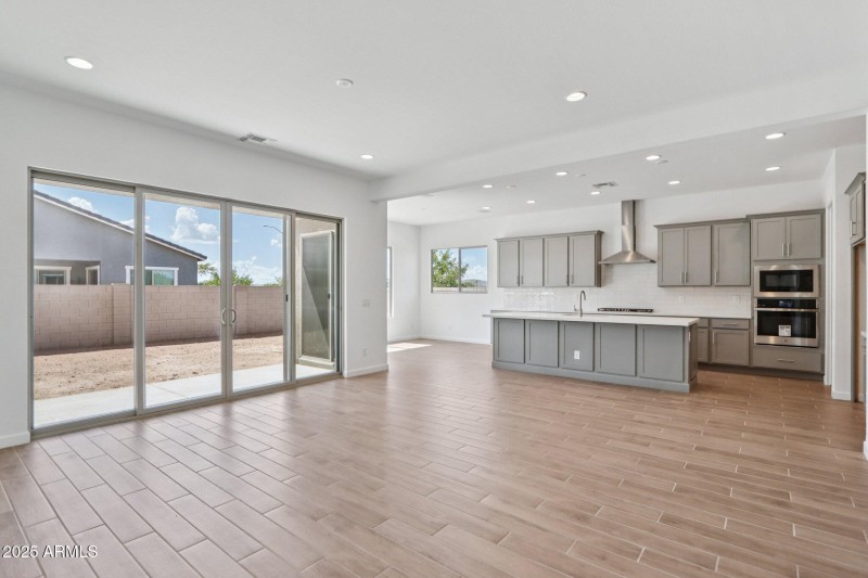 10-web-or-mls-E Utah Ave-S0909-010