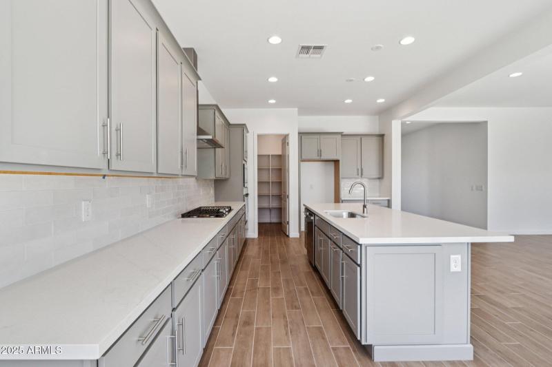 15-web-or-mls-E Utah Ave-S0909-015