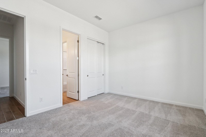 21-web-or-mls-E Utah Ave-S0909-021