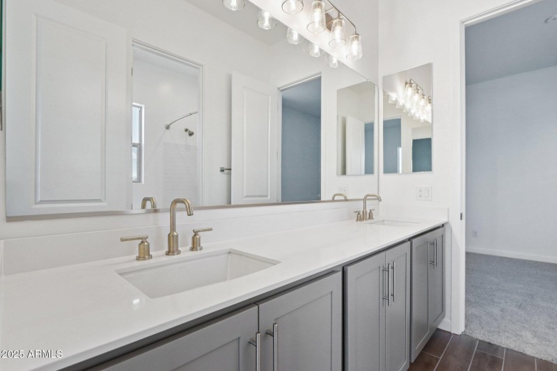 23-web-or-mls-E Utah Ave-S0909-023