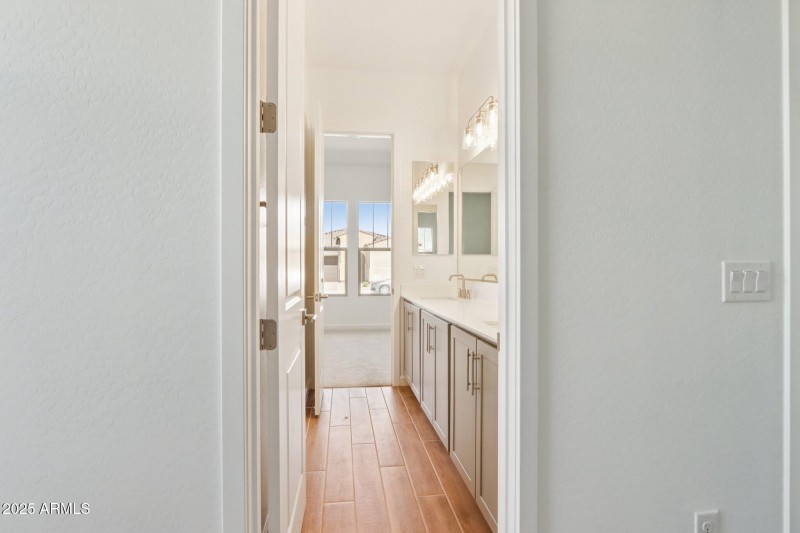 25-web-or-mls-E Utah Ave-S0909-025