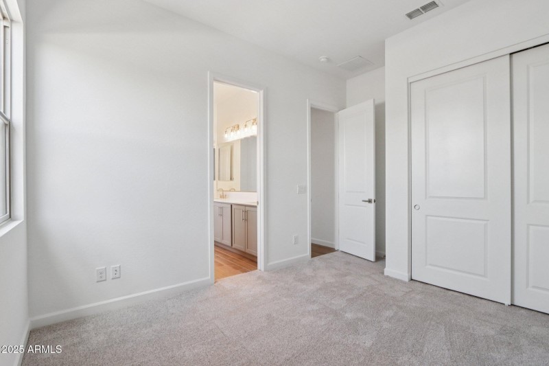 26-web-or-mls-E Utah Ave-S0909-026