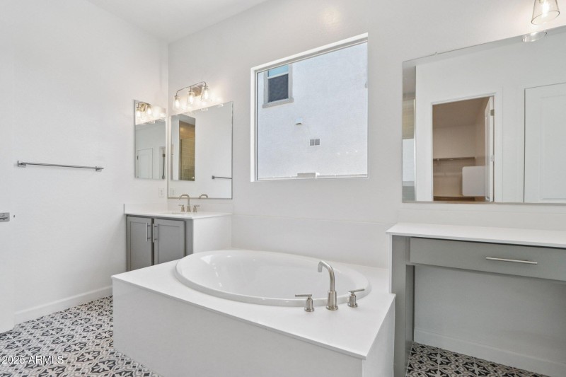 31-web-or-mls-E Utah Ave-S0909-031