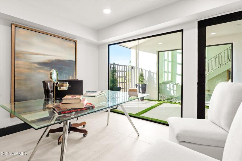 3rd Bedroom / Office