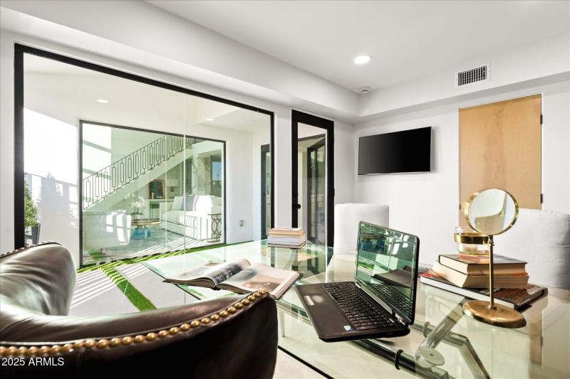 3rd Bedroom / Office