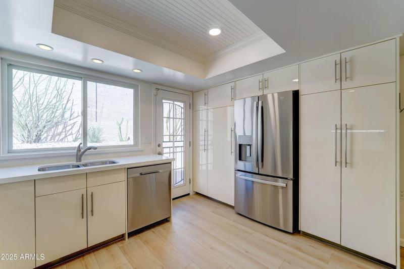 1658 N Sierra Vista Dr-8