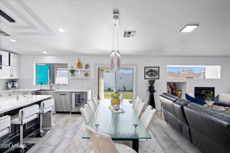 14-Dining Area