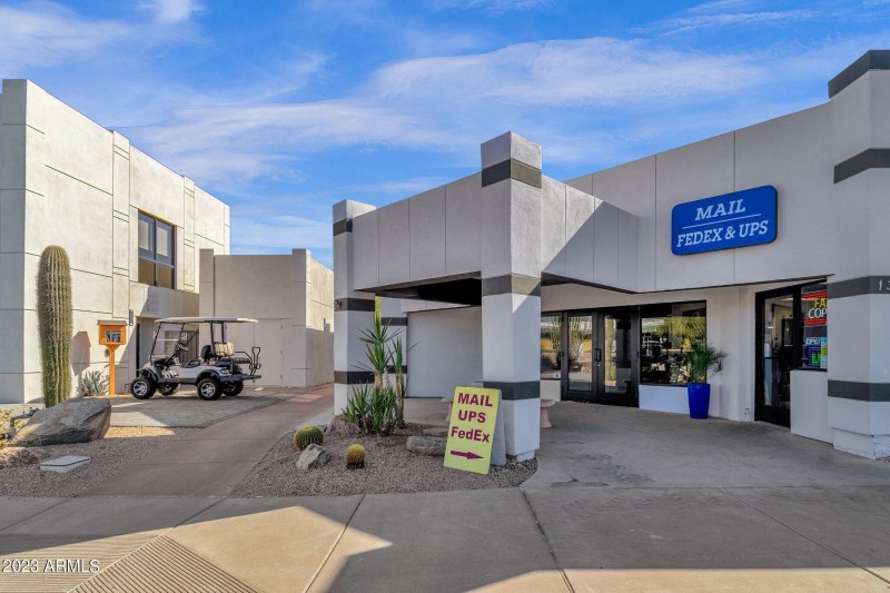COMMERCIAL AREA