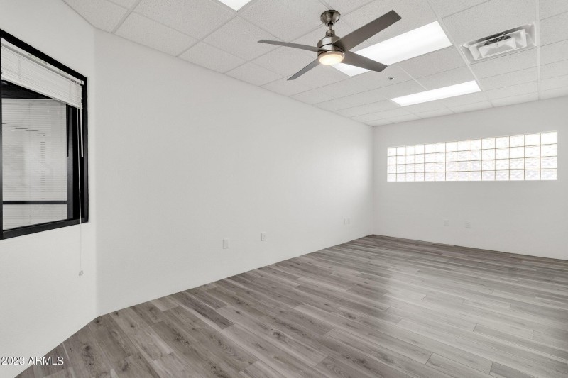 NEUTRAL FLOORING