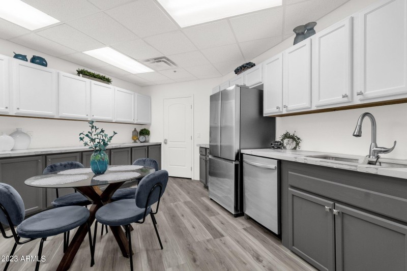 REFRIGERATOR & SINK