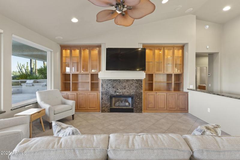 Built Ins/Fireplace