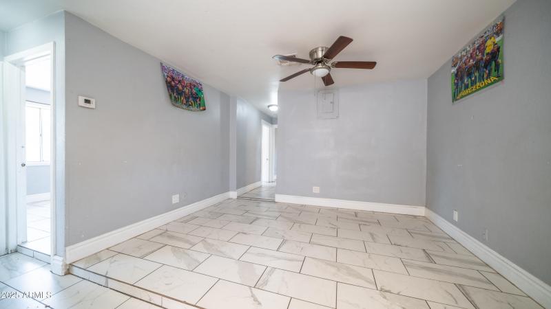 5550 W Gardenia Ave-16