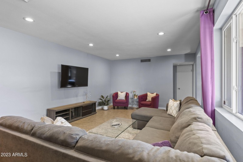 11-web-or-mls-8308-e-minnezona-ave