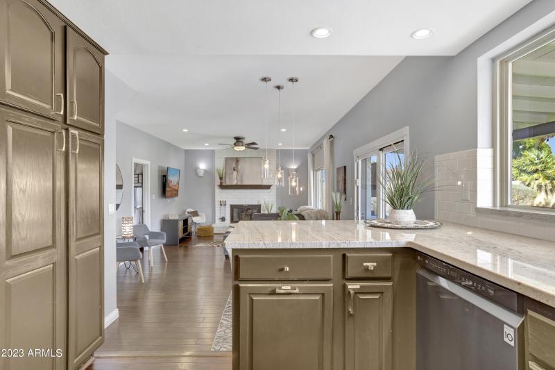 27_14243_N_49th_St__27