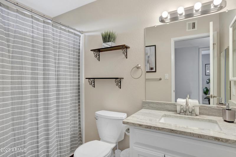 32_14243_N_49th_St__32