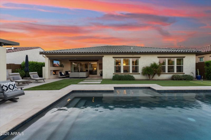 Play Pool w/Water Feature