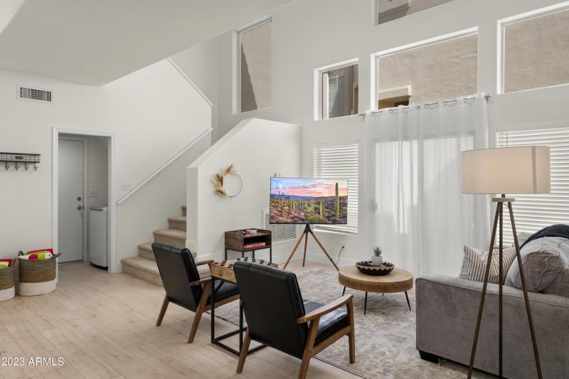 11_1143_E_Amberwood_Dr__011