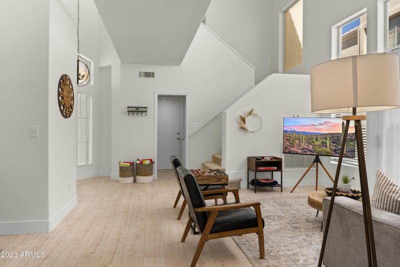 17_1143_E_Amberwood_Dr__017