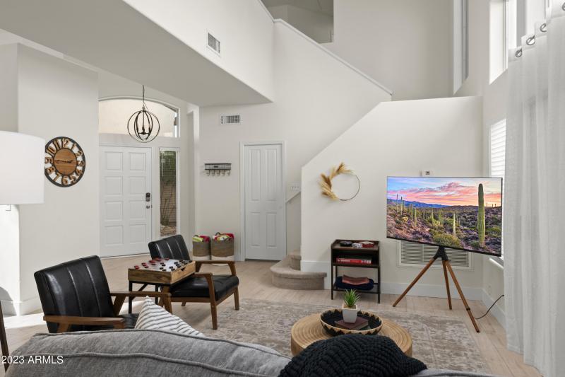 21_1143_E_Amberwood_Dr__021