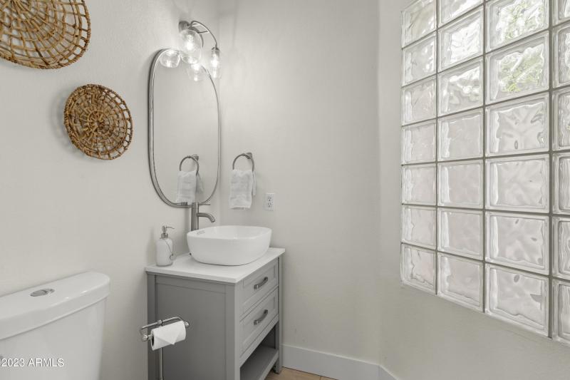 41_1143_E_Amberwood_Dr__041