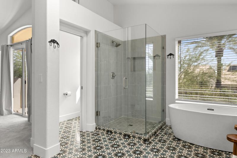 53_1143_E_Amberwood_Dr__053