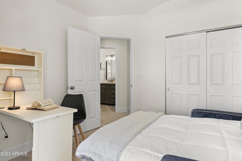 63_1143_E_Amberwood_Dr__063