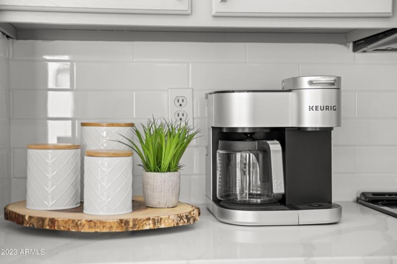 81_1143_E_Amberwood_Dr__081