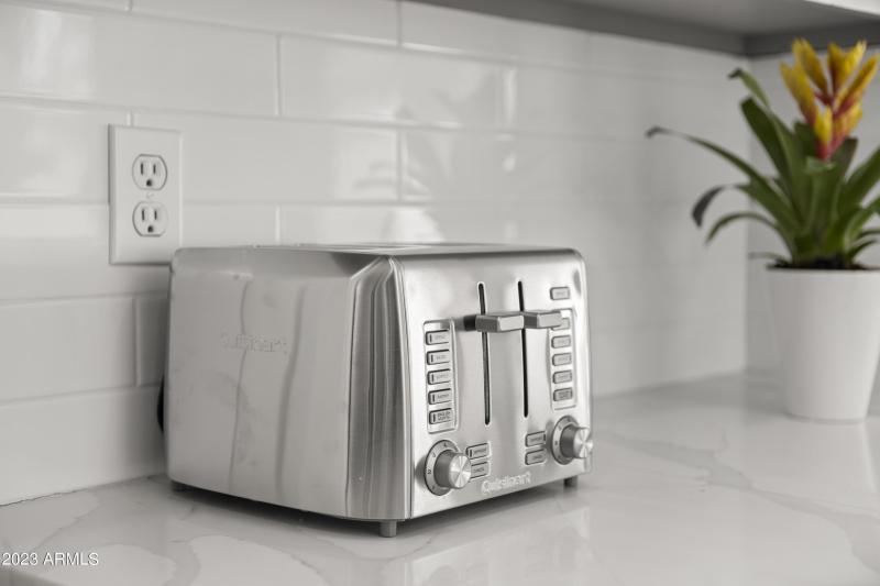 82_1143_E_Amberwood_Dr__082